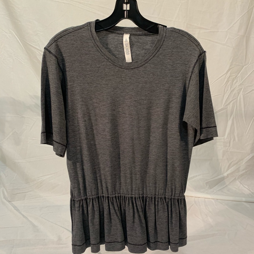 Lululemon athleisure shirt